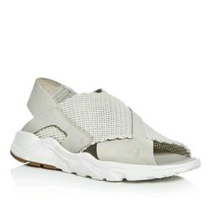 Nike air hurache sandal